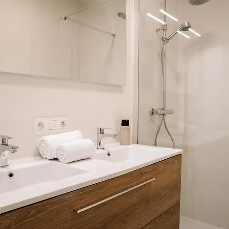 Marie - Nieuw Vlakbij Het Met Terras En Privegarage