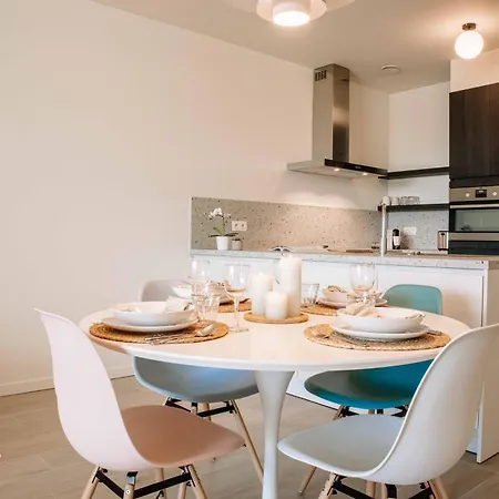 Marie - Nieuw Vlakbij Het Met Terras En Privegarage Apartmán