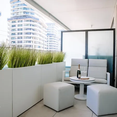 Marie - Nieuw Vlakbij Het Met Terras En Privegarage Apartmán *
